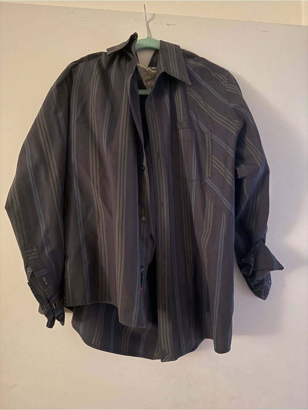 Quiksilver Men's Black Stripe Button-Down Shirt